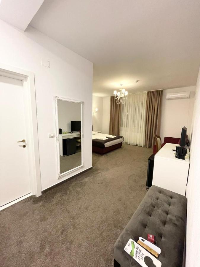 Cochet Boutique Hotel Târgu Jiu Eksteriør billede