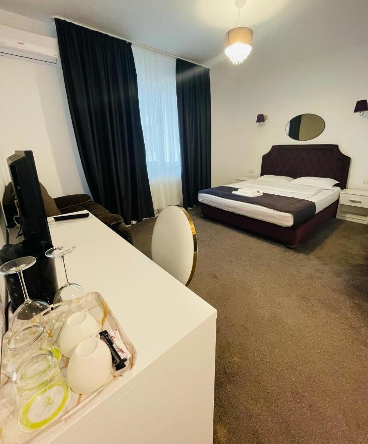 Cochet Boutique Hotel Târgu Jiu Eksteriør billede