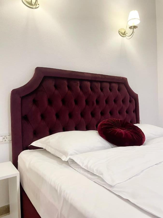 Cochet Boutique Hotel Târgu Jiu Eksteriør billede