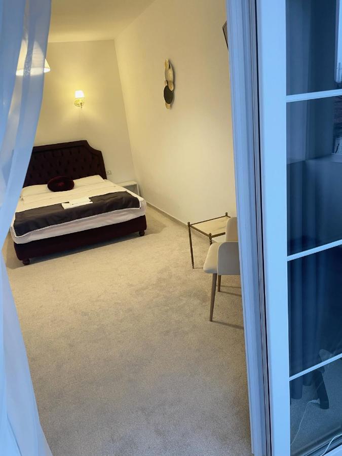 Cochet Boutique Hotel Târgu Jiu Eksteriør billede