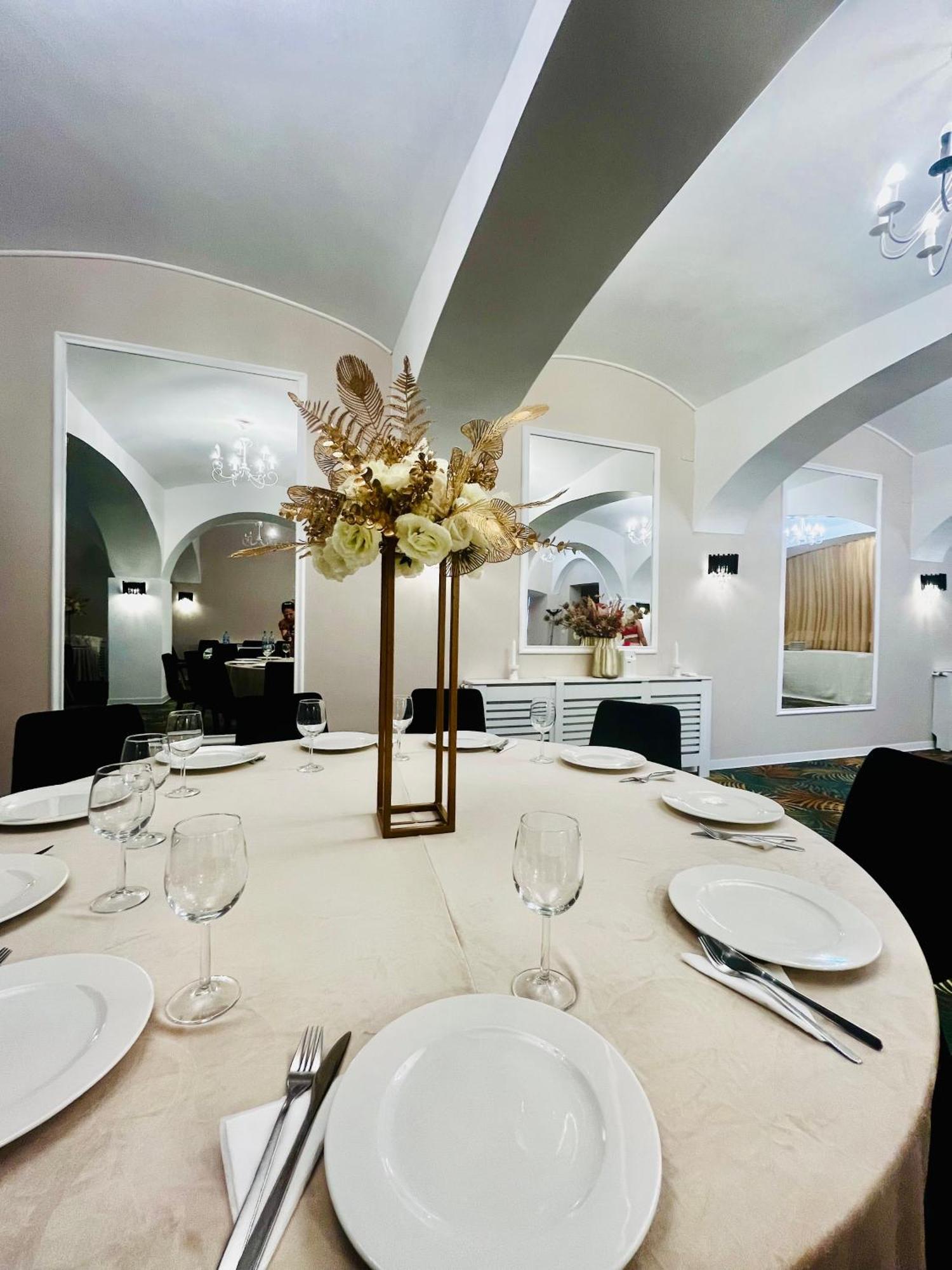 Cochet Boutique Hotel Târgu Jiu Eksteriør billede