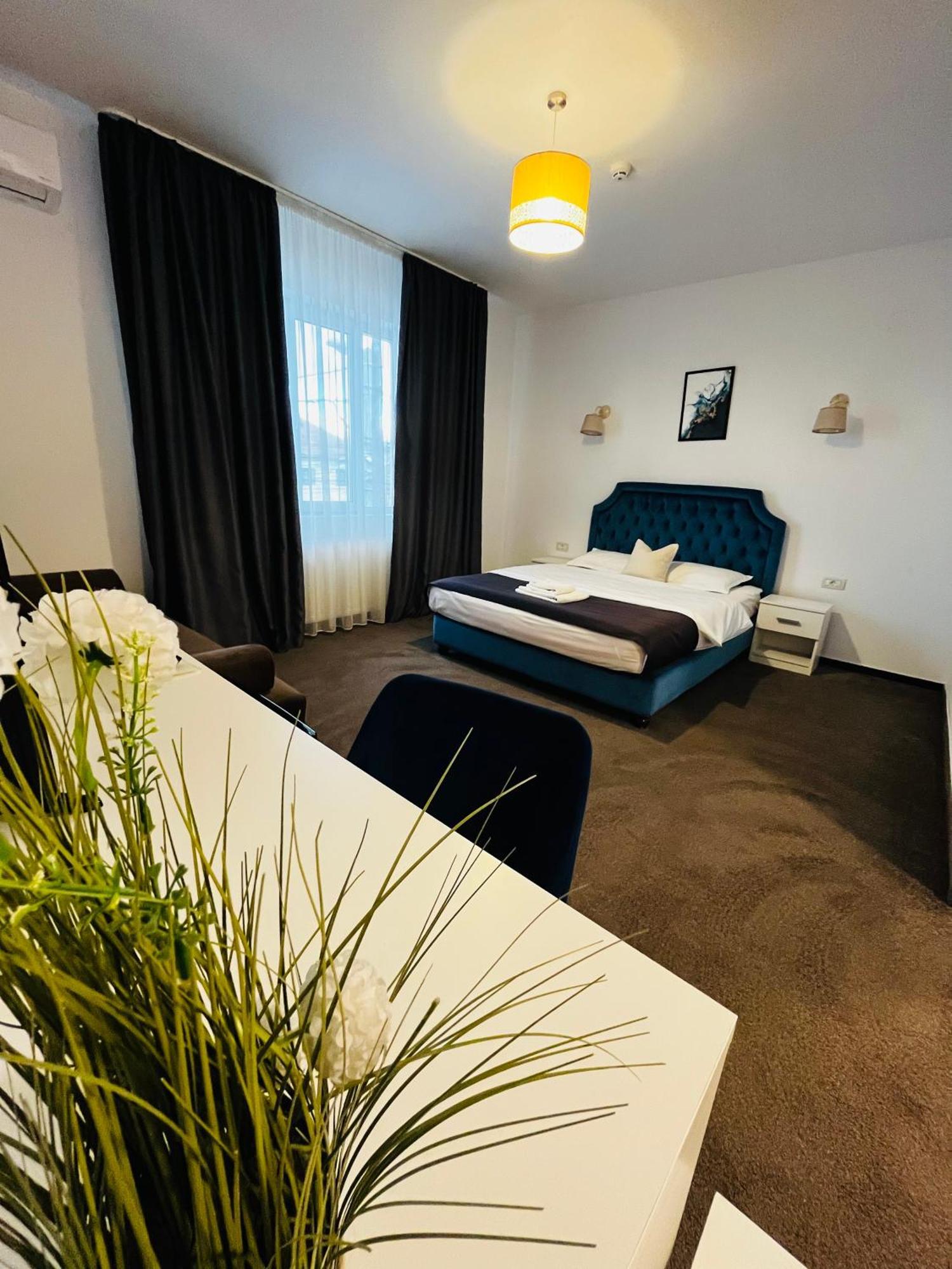 Cochet Boutique Hotel Târgu Jiu Eksteriør billede