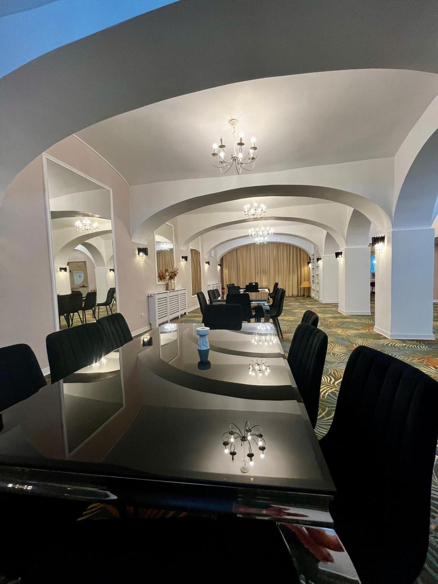 Cochet Boutique Hotel Târgu Jiu Eksteriør billede