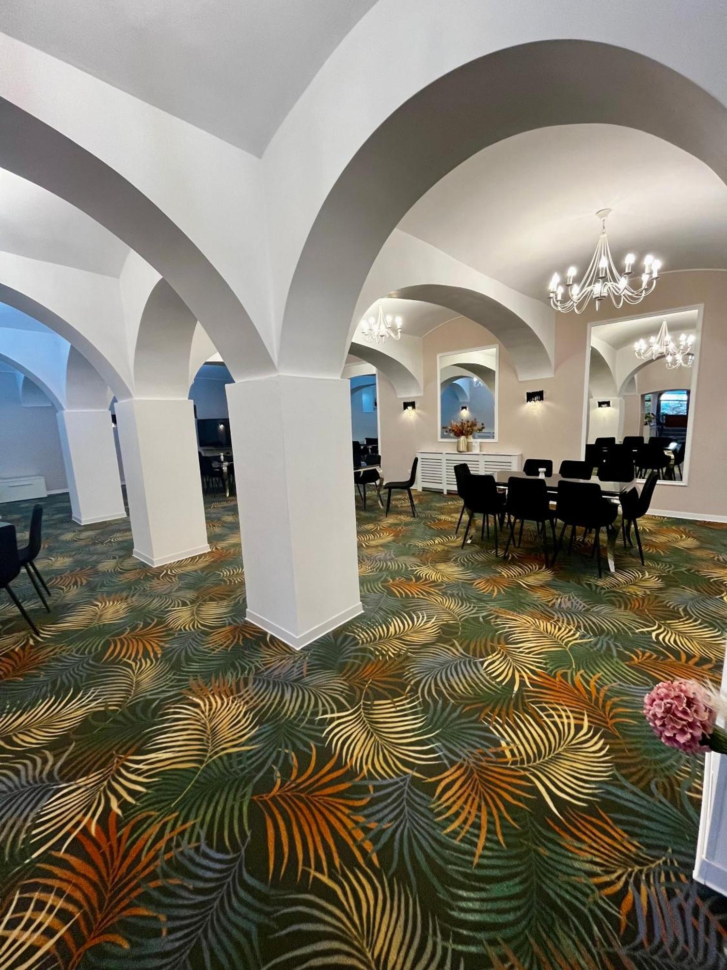 Cochet Boutique Hotel Târgu Jiu Eksteriør billede