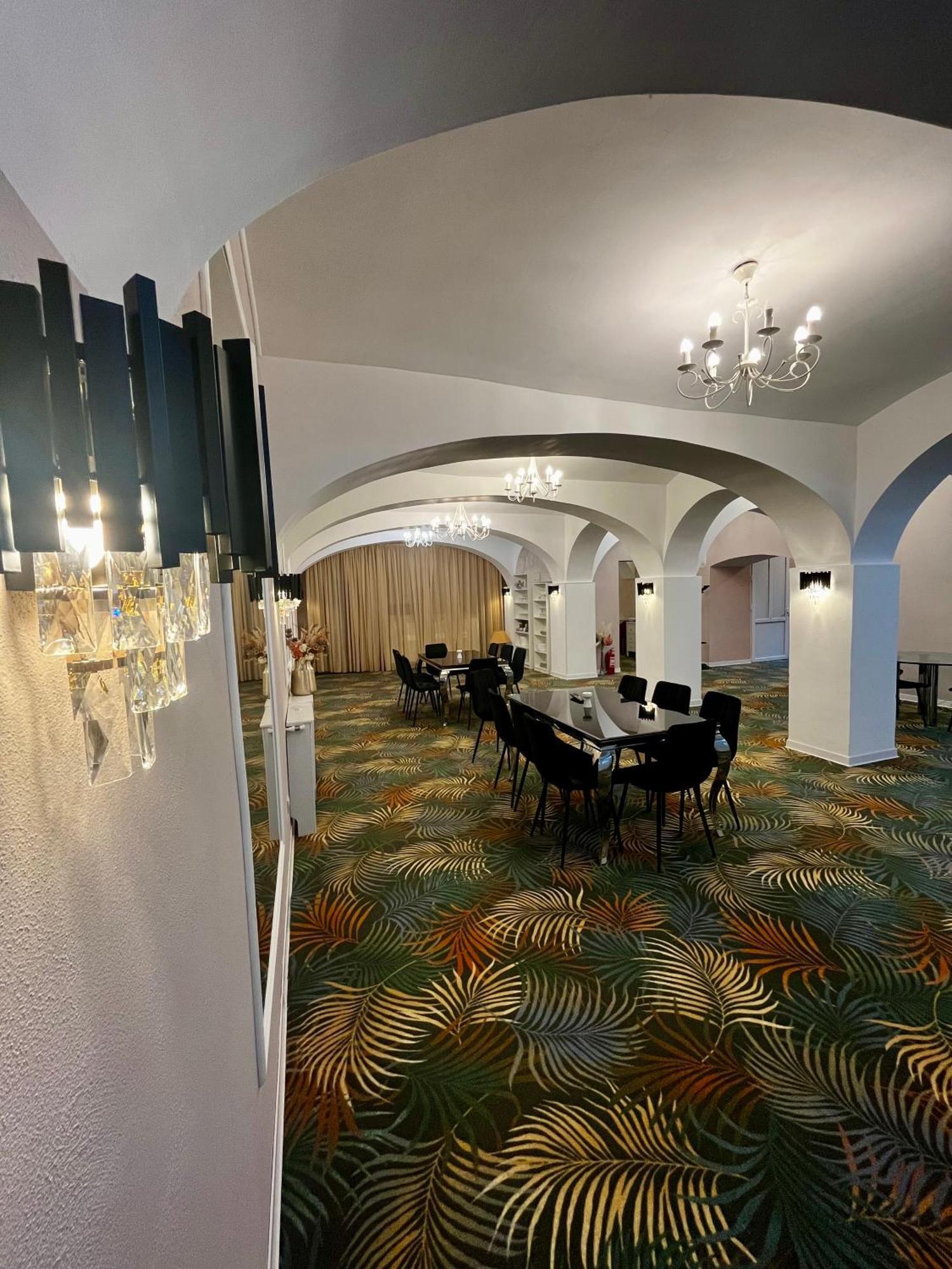Cochet Boutique Hotel Târgu Jiu Eksteriør billede